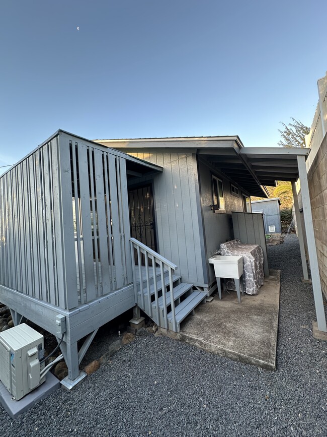 Building Photo - 30 Ololi Pl