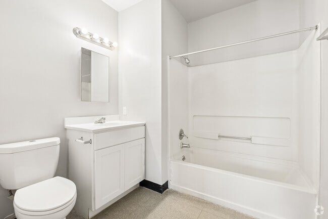3BR, 1BA - 885SF -