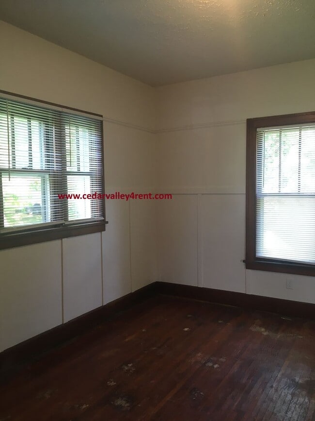 Photo - 911 Leavitt St