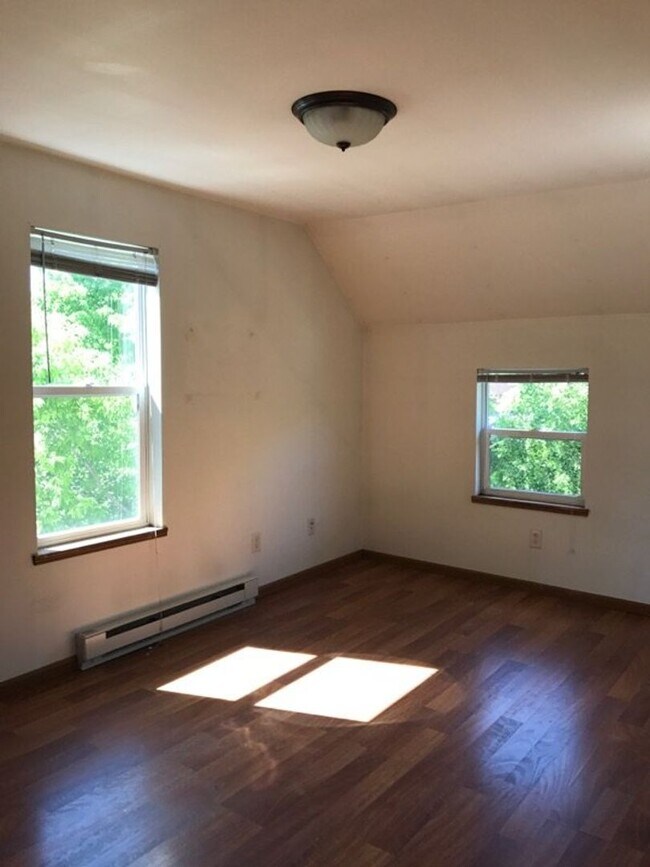 Photo - 709 Hudson St Unidad 709 1/2 Hudson Street