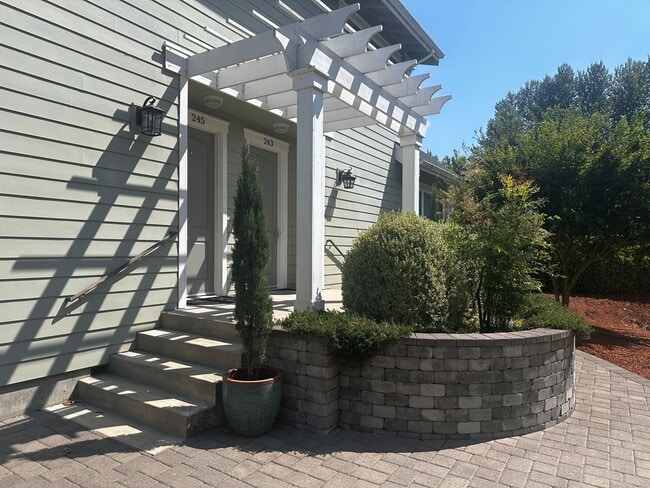 Building Photo - 162 Unit 243 Thorpe