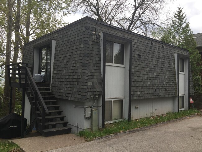 Building Photo - 2021 Jefferson St Unit Upper