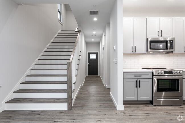 Carriage House - 2 BR, 2.5BA - 165 Overlook Road, LLC