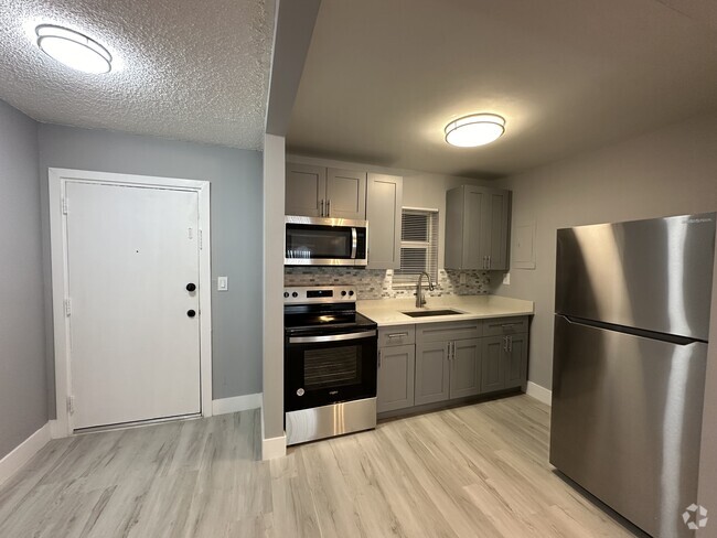Building Photo - 1337 NW 1st St Unit #6 Rental