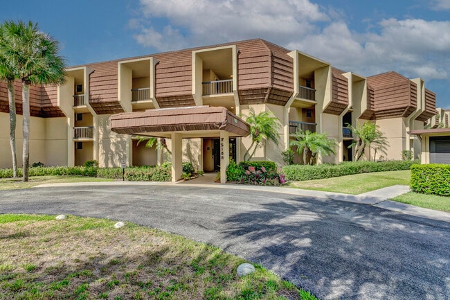 Photo - 5188 Woodland Lakes Dr Unit 335