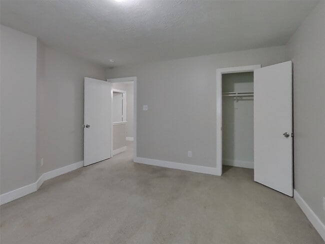 18167 Woodsdale Ct
