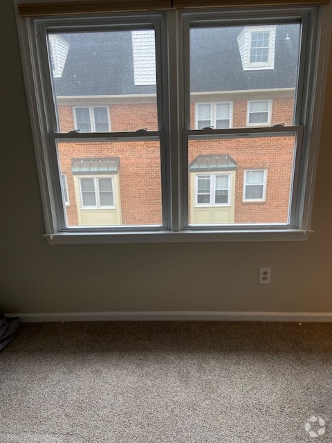 Building Photo - 527 W 20th St Rental