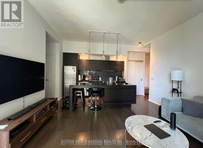 Photo - 8 Charlotte St Unit 611