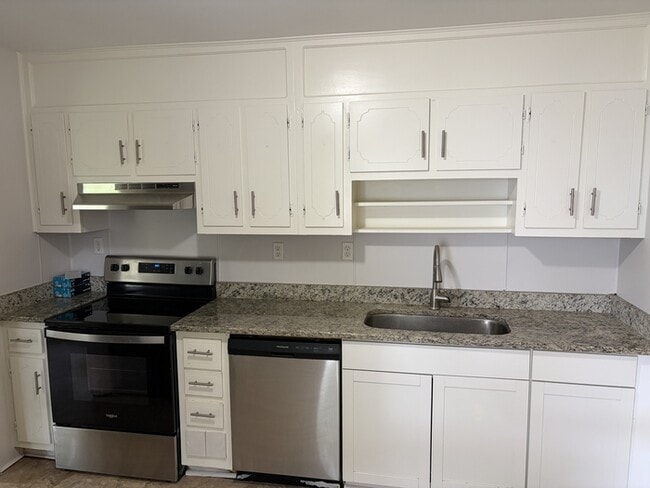 Photo - 2 Bed / 1 Bath House for Rent in Huntsville, AL 35805