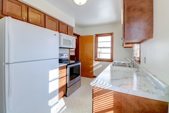 Photo - 3 Bedroom house in Champaign-AVAILALBE August 2026