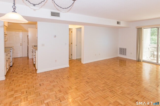Photo - 1 Concorde Way Unit B4