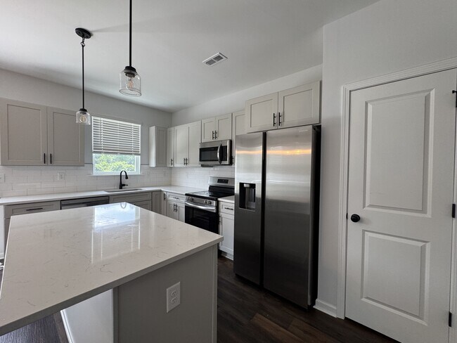 Photo - 211 Surrey Oak Ln