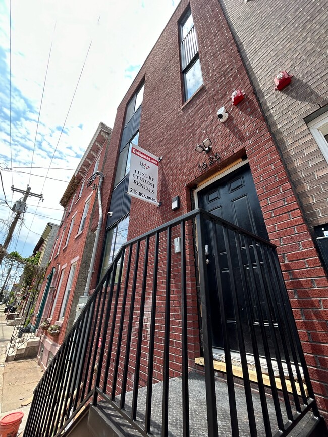 front - 1626 N Willington St Unit 1