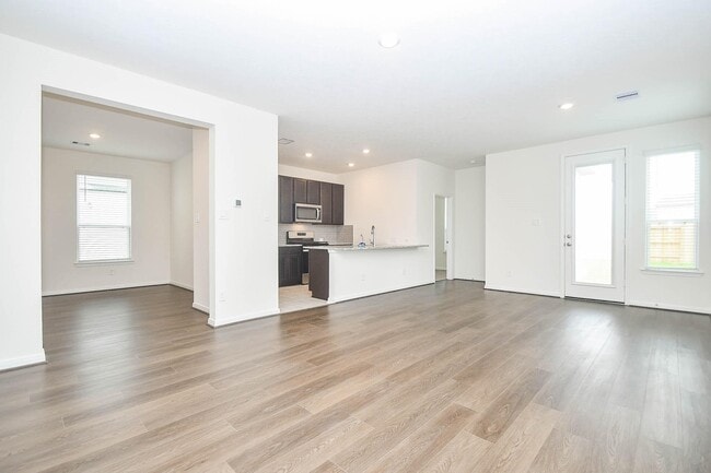 Photo - 25230 Benroe St