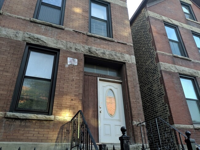 Building Photo - 1512 N Greenview Ave Unit 2