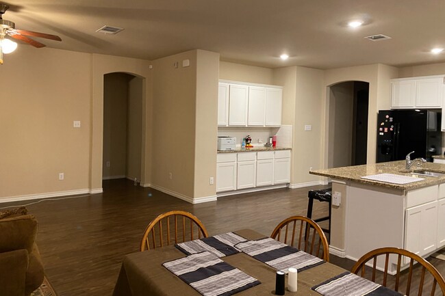 Photo - 3105 Armstrong St Unit 1