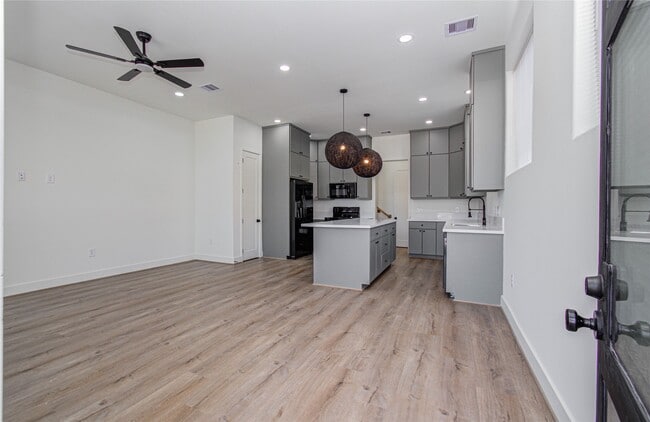 Photo - 4605 Edison St Unit B