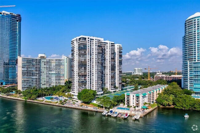 Building Photo - 2333 Brickell Ave Unit 1701 Rental