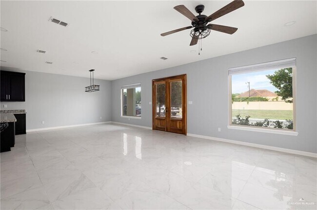 Photo - 11 N Crown Ln