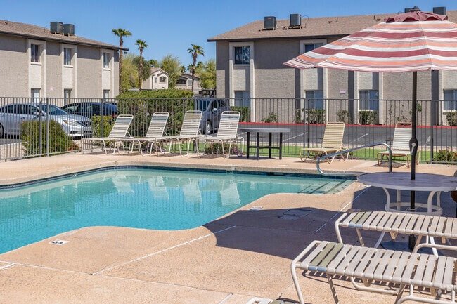 2 Sparkling Pools