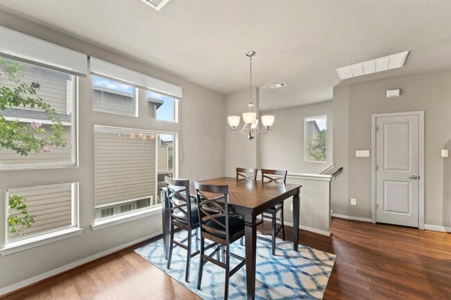 Photo - 235 N Lenox St