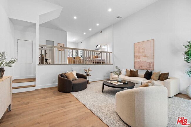 Photo - 3516 Vía Dolce