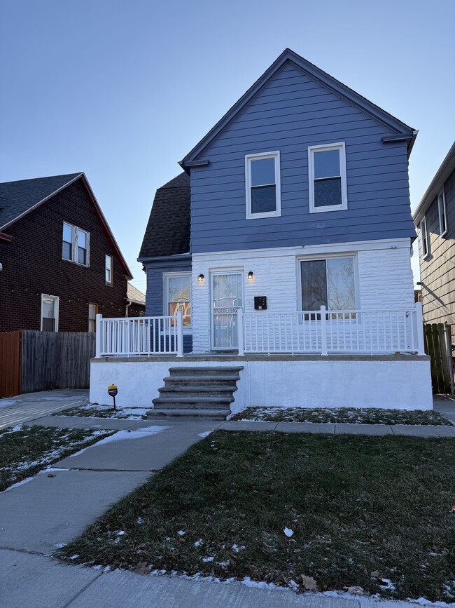 Building Photo - 713 Clairmount Ave