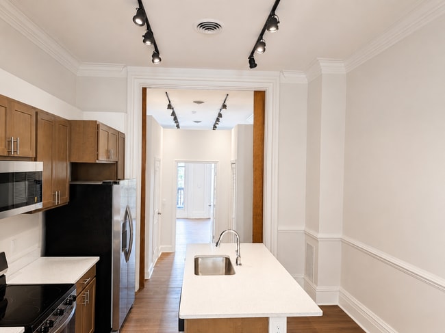 Photo - 923 N Calvert St Unidad Parlor