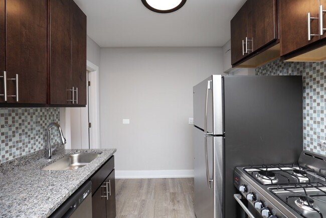 Photo - 814 W Cornelia Ave Unit 703