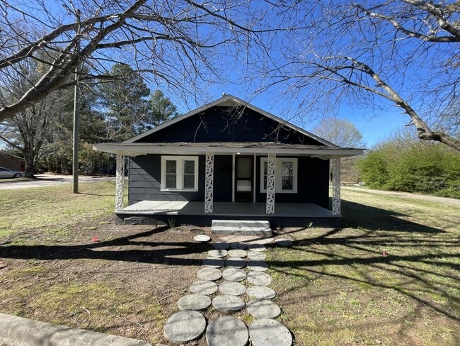 322 E Perry Ave