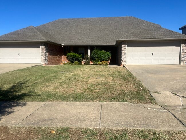 Building Photo - 3106 SW Deerfield Blvd