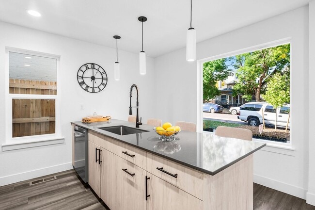 Photo - 1570-1574 Gilpin St