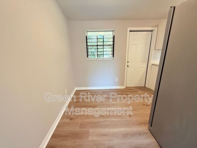 Photo - 1033 Ake Ln