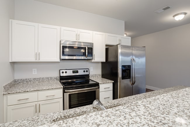 Photo - Pointe at Five Oaks