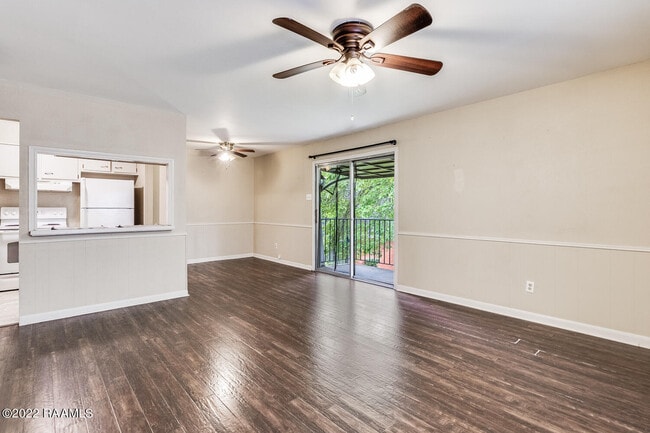 Photo - 211 Versailles Blvd Unit 11