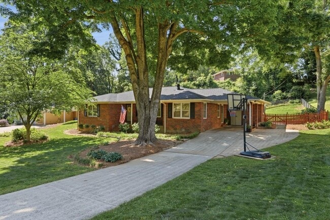 Photo - 1338 Northwood Cir NE