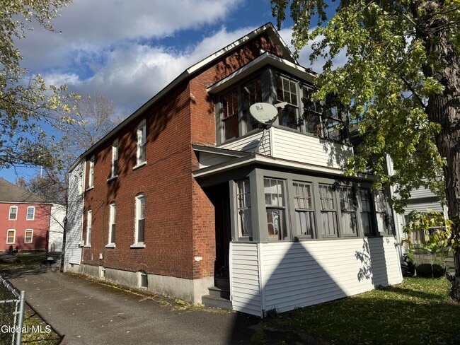 Building Photo - 7 Micklas St Unit 2nd floor