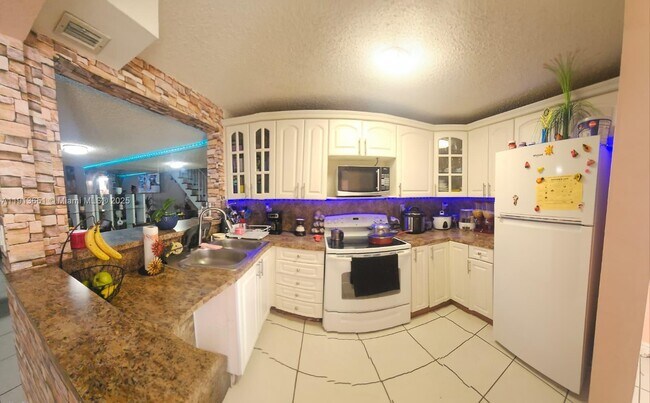 Photo - 1145 W 42nd St Townhome