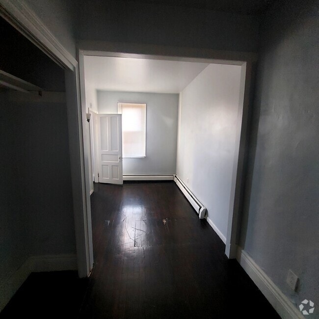 Building Photo - 468 Amherst St Unit 2 Rental