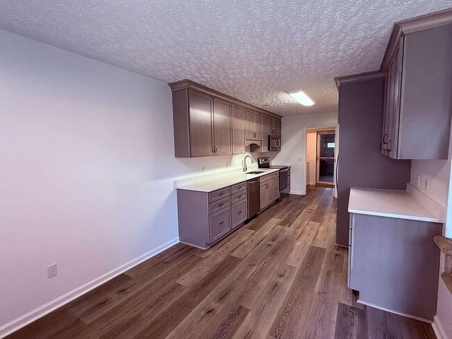 Photo - Gorgeous 3 Bedroom, 3 Bath Pet Friendly