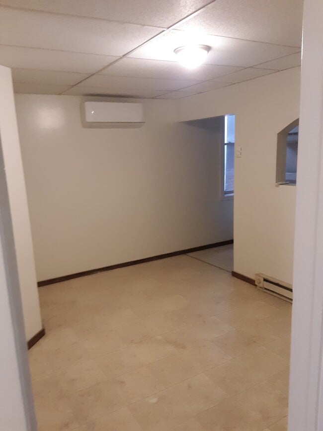 Photo - 130 N Columbus St Unit Front Upper Apt