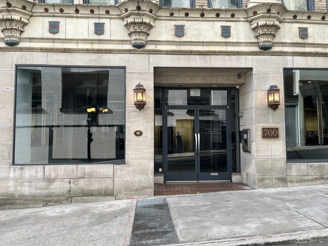 Building Photo - 700 Church St Unit 506