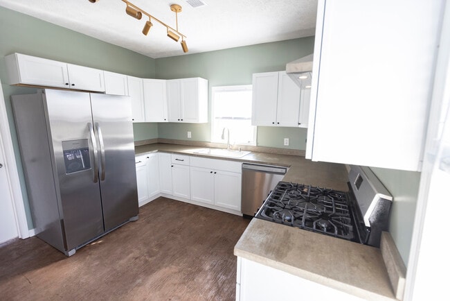 Photo - 304 Quigley St