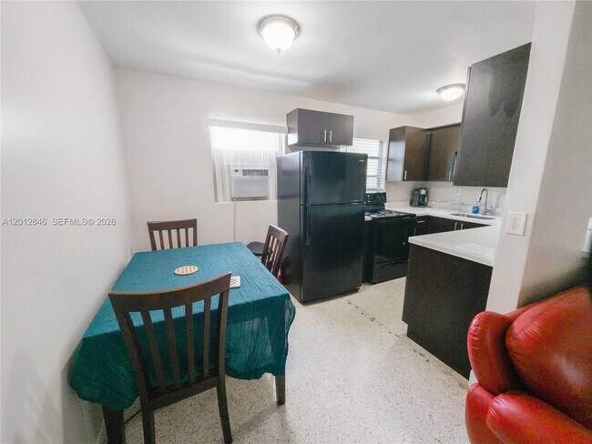 Photo - 1220 SW 5th St Unit 16