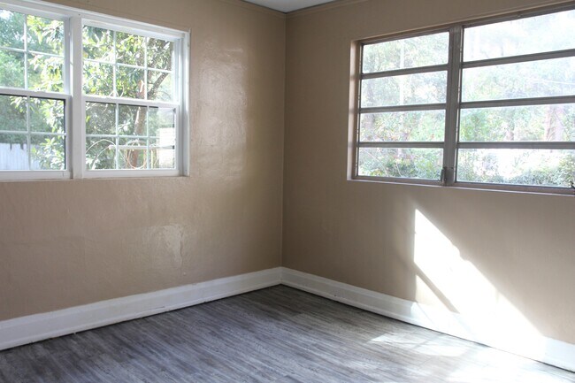 Photo - 1114 W Lincoln Ave