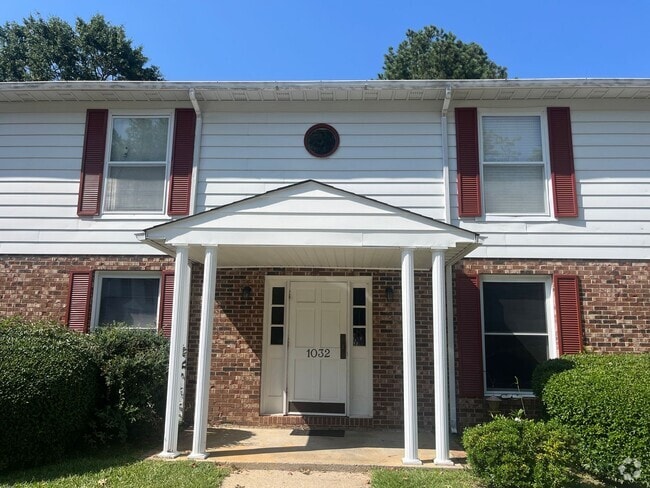Building Photo - 2 Bed, 1 Bath Condo