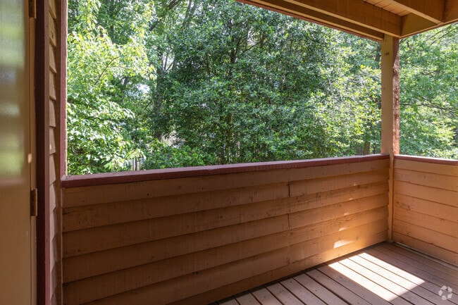 2BR, 1BA - 798SF
