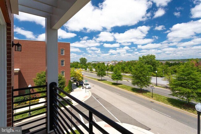 Photo - 737 Diamond Ave