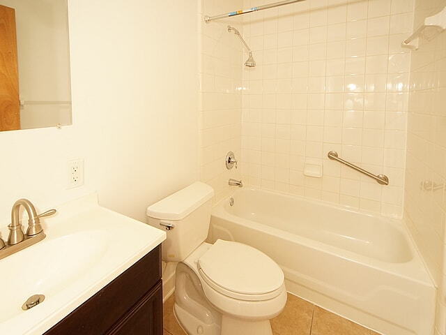 Photo - 995 King St Unidad C