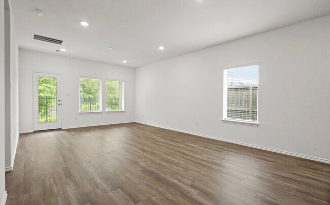 Photo - 1727 Portia Ln